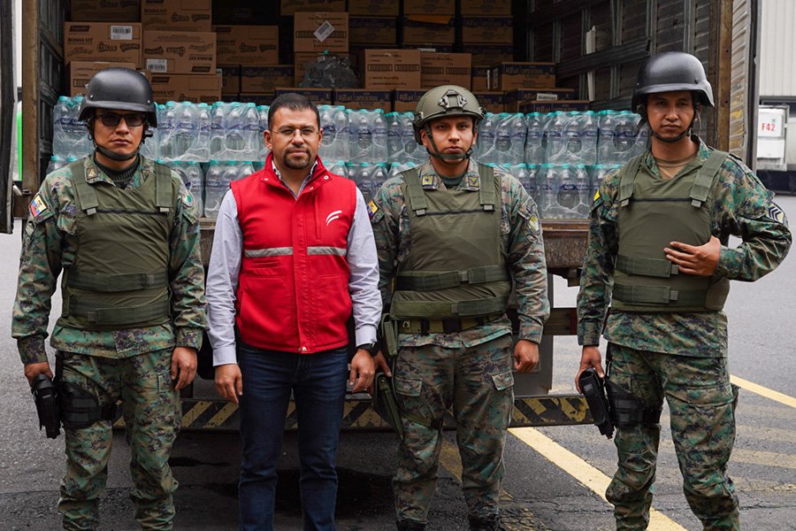 noticia-fuerzas1 Corporación Favorita apoyó a las Fuerzas del Orden con una donación de más de 20mil raciones de agua y alimento